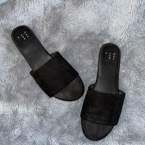A New Day size 6 black sandals